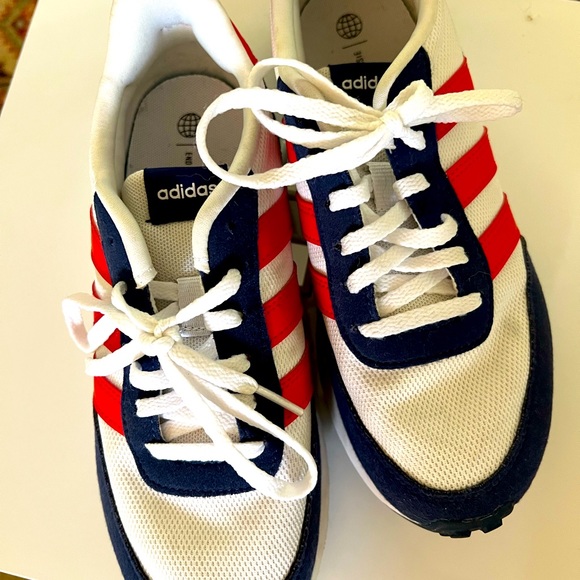 Adidas Run 70s shoe size 4.5 - Picture 4 of 4
